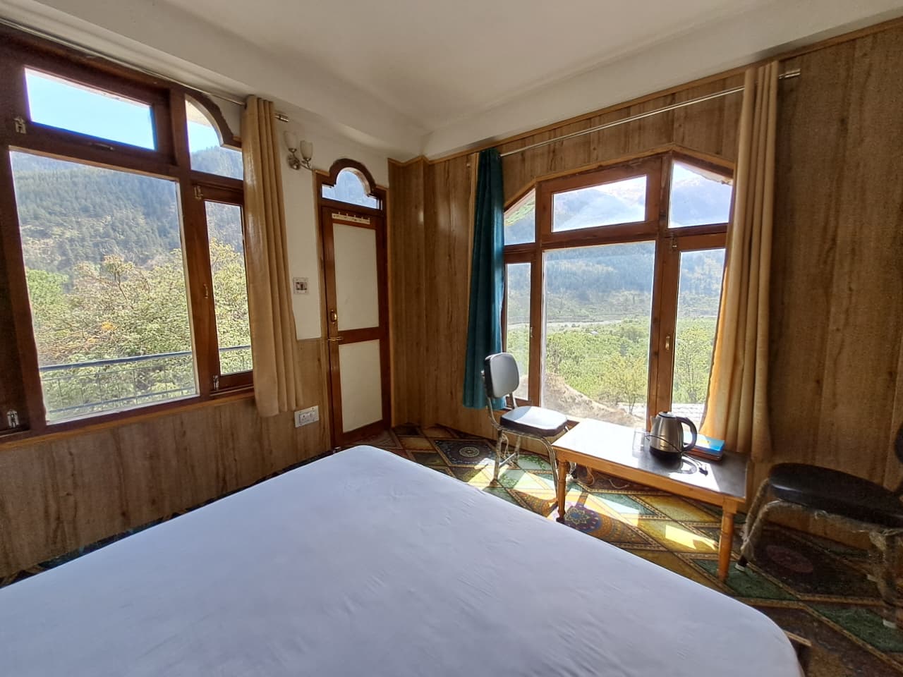 Deluxe room 3