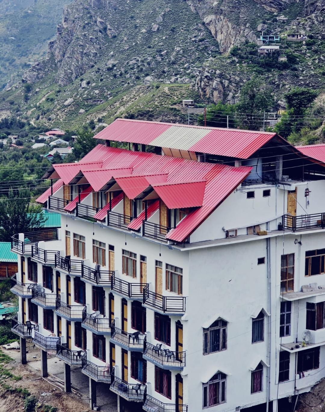 Hotel Apple Resort Sangla by day